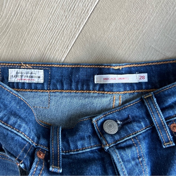 Levis Ribcage High Rise Distressed Short - Picture 3 of 4